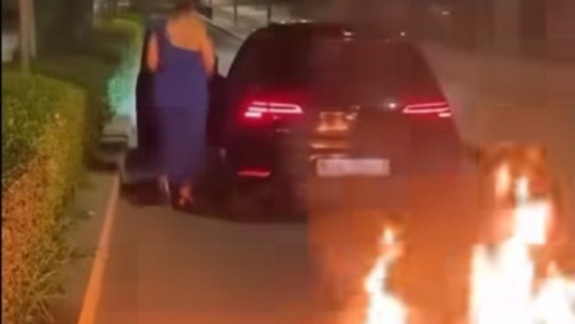 شابة تشعل النار في الشارع احتفالا بعيد ميلادها.. ومطالب بمحاسبتها