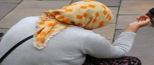 متسولة تسرق مليون سنتيم من سائح أجنبي وتنتهي بين أيدي الأمن متسولة تسرق مليون سنتيم من سائح أجنبي وتنتهي بين أيدي الأمن