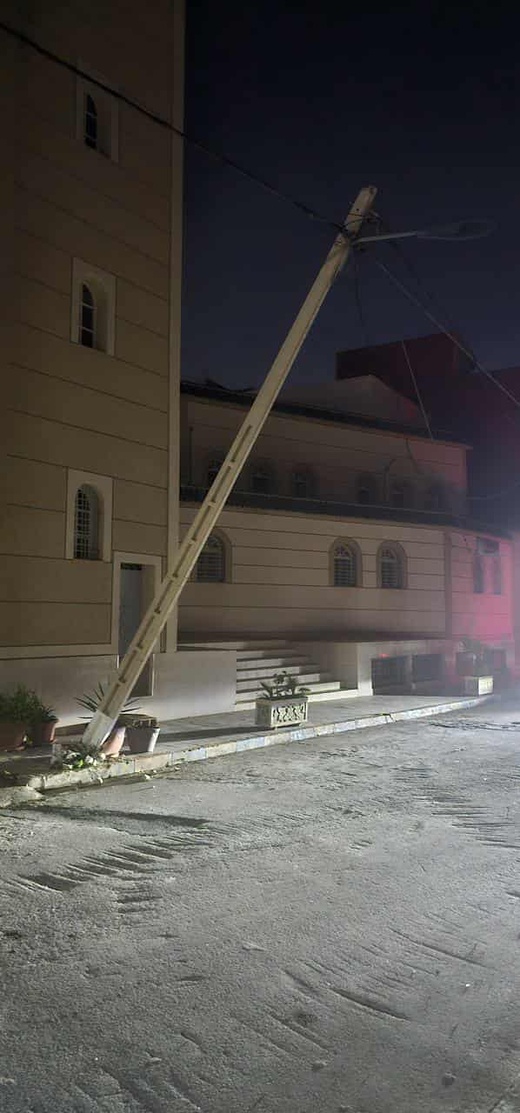 الناظور.. سيدة تصدم عمود إنارة وتفر هاربة تاركة خطراً يهدد الساكنة الناظور.. سيدة تصدم عمود إنارة وتفر هاربة تاركة خطراً يهدد الساكنة