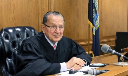 وفاة القاضي الرحيم عن 88 عاما.. صوت العدالة الذي أنصف المهاجرين وفاة القاضي الرحيم عن 88 عاما.. صوت العدالة الذي أنصف المهاجرين