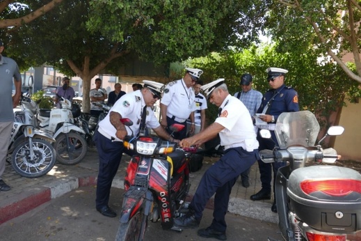 أخنوش يوقف حملة مراقبة الدراجات النارية ويمنح مهلة سنة للتأقلم.. وأمن الناظور يكتفي بالحملات التحسيسية أخنوش يوقف حملة مراقبة الدراجات النارية ويمنح مهلة سنة للتأقلم.. وأمن الناظور يكتفي بالحملات التحسيسية