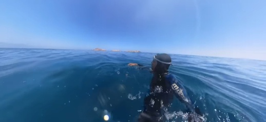 وزارة الدفاع الإسبانية تفتح تحقيقا إثر فيديو ليوتوبر مغربي يتجول بالجزر الجعفرية وزارة الدفاع الإسبانية تفتح تحقيقا إثر فيديو ليوتوبر مغربي يتجول بالجزر الجعفرية