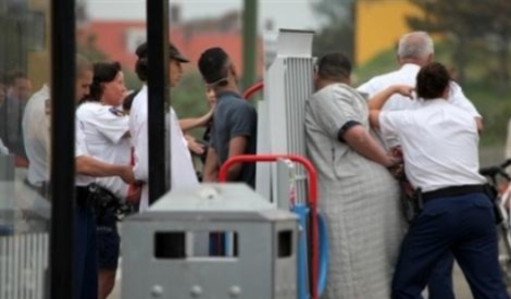 هولندا تراجع قانون اللجوء بعد تحذيرات من تجريم المساعدات الإنسانية للمهاجرين هولندا تراجع قانون اللجوء بعد تحذيرات من تجريم المساعدات الإنسانية للمهاجرين