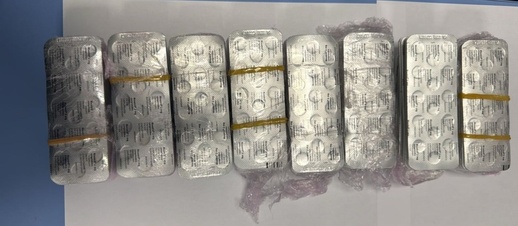 إحباط محاولة تهريب 2400 قرص مهلوس بمعبر المدينة المحتلة إحباط محاولة تهريب 2400 قرص مهلوس بمعبر المدينة المحتلة