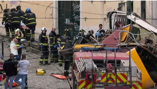 15 قتيلا في حادث خروج ترام عن مساره بالعاصمة البرتغالية لشبونة 15 قتيلا في حادث خروج ترام عن مساره بالعاصمة البرتغالية لشبونة