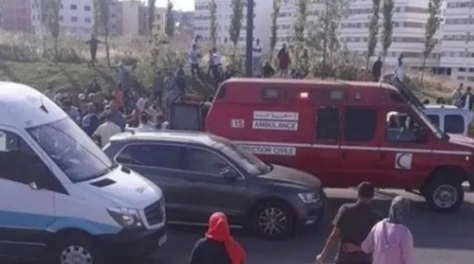 امرأة في حالة تشرد تعتدي على سيدة بالماء الحارق في الشارع العام امرأة في حالة تشرد تعتدي على سيدة بالماء الحارق في الشارع العام