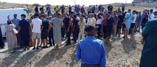 مجهولون من فاس يحاولون الاستيلاء على أراضي دوار "إشمرارن" باسم "ولي صالح" مجهولون من فاس يحاولون الاستيلاء على أراضي دوار "إشمرارن" باسم "ولي صالح"