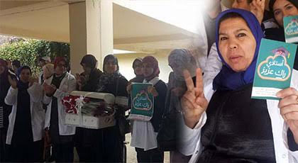 أستاذي راك عزيز.. مجموعة من طالبات كلية الناظور يتضامن مع الأساتذة المتدربين أستاذي راك عزيز.. مجموعة من طالبات كلية الناظور يتضامن مع الأساتذة المتدربين