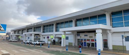 مطار مليلية المحتلة يسجل أفضل شهر في تاريخه مطار مليلية المحتلة يسجل أفضل شهر في تاريخه