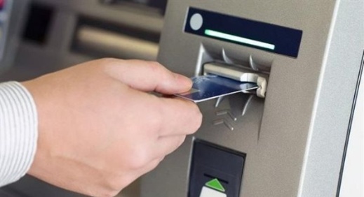 اقتطاعات مفاجئة ورفع للرسوم.. حماة المستهلك يرفضون ممارسات مؤسسات بنكية اقتطاعات مفاجئة ورفع للرسوم.. حماة المستهلك يرفضون ممارسات مؤسسات بنكية