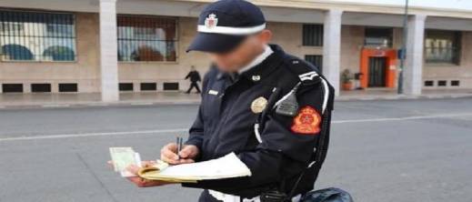 توقيف شابين من أصول مغربية يحملان جنسيات أجنبية بعد سياقة استعراضية ومحاولة إرشاء توقيف شابين من أصول مغربية يحملان جنسيات أجنبية بعد سياقة استعراضية ومحاولة إرشاء