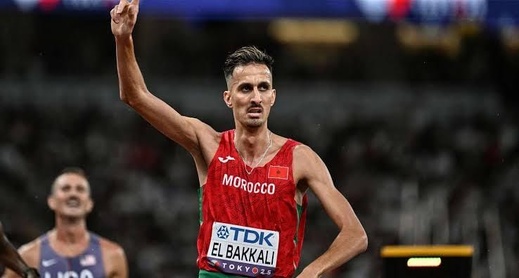 المغربي سفيان البقالي يحرز على الميدالية القضية في سباق 3000 متر موانع المغربي سفيان البقالي يحرز على الميدالية القضية في سباق 3000 متر موانع