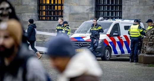 توتر غير مسبوق في هولندا: اشتباكات بين شباب مغاربة وأتراك تثير الذعر وتغلق المدارس توتر غير مسبوق في هولندا: اشتباكات بين شباب مغاربة وأتراك تثير الذعر وتغلق المدارس