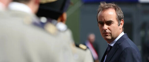 رئيس الوزراء الفرنسي يلغي مزايا أعضاء الحكومة السابقة مدى الحياة رئيس الوزراء الفرنسي يلغي مزايا أعضاء الحكومة السابقة مدى الحياة