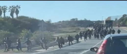 تقرير إسباني: أعداد المهاجرين تتراجع رغم ارتفاع الوافدين على سبتة ومليلية تقرير إسباني: أعداد المهاجرين تتراجع رغم ارتفاع الوافدين على سبتة ومليلية