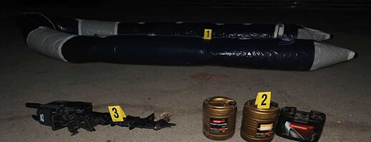 الأمن الجهوي بالحسيمة يوقف عناصر شبكة للهجرة غير المشروعة ويحجز زورق مطاطي الأمن الجهوي بالحسيمة يوقف عناصر شبكة للهجرة غير المشروعة ويحجز زورق مطاطي