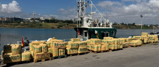الحرس المدني الإسباني يطيح بشحنة حشيش ضخمة قادمة من المغرب الحرس المدني الإسباني يطيح بشحنة حشيش ضخمة قادمة من المغرب