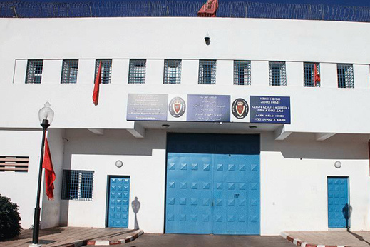 عائلة معتقل بسجن الناظور تدق ناقوس الخطر وتتهم الإدارة بحرمانه من حقوقه