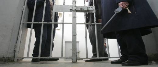 محكمة تدين مفتش شرطة بالحبس بسبب تدوينات مسيئة للمؤسسات