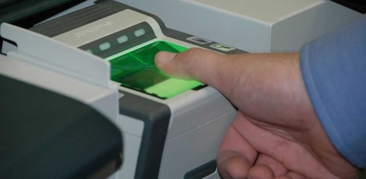 وزارة العدل تلجأ لآليات رقمية لمراقبة غياب الموظفين بمحاكم المملكة وزارة العدل تلجأ لآليات رقمية لمراقبة غياب الموظفين بمحاكم المملكة