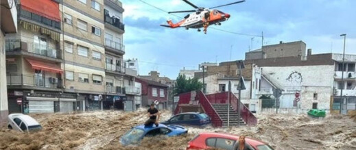 إسبانيا.. إنذار أحمر في فالنسيا بسبب أمطار غزيرة يغلق المدارس والأسواق