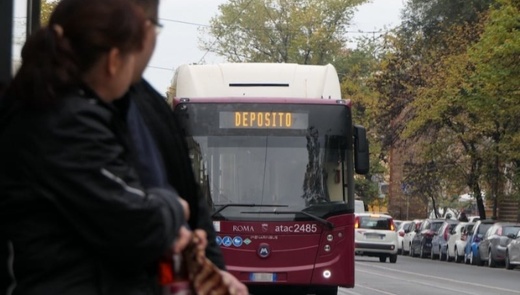 إيطاليا تستقطب سائقين مغاربة لسد الخصاص في قطاع النقل إيطاليا تستقطب سائقين مغاربة لسد الخصاص في قطاع النقل
