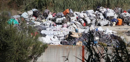 السلطات الإسبانية تباشر تحقيقا حول شحنات نفايات نسيجية قادمة من المغرب السلطات الإسبانية تباشر تحقيقا حول شحنات نفايات نسيجية قادمة من المغرب