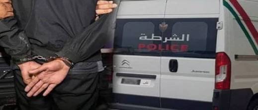 اعتقال طالب من داخل القسم متهم بالتحريض الإلكتروني على التخريب اعتقال طالب من داخل القسم متهم بالتحريض الإلكتروني على التخريب