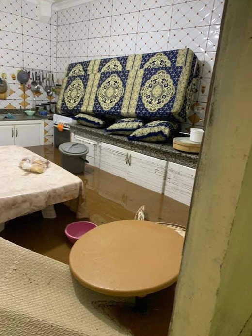 فيضانات تقطع الطريق بين سلوان والعروي وتغمر عددا من المنازل فيضانات تقطع الطريق بين سلوان والعروي وتغمر عددا من المنازل