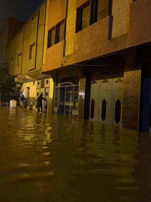 فيضانات تقطع الطريق بين سلوان والعروي وتغمر عددا من المنازل فيضانات تقطع الطريق بين سلوان والعروي وتغمر عددا من المنازل