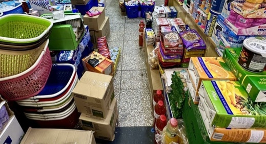 تخفيضات كبيرة تثير مخاوف من تسويق سلع قريبة من انتهاء الصلاحية بمدن الشمال تخفيضات كبيرة تثير مخاوف من تسويق سلع قريبة من انتهاء الصلاحية بمدن الشمال