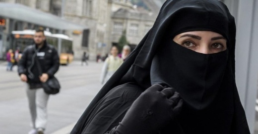 اليمين المتطرف يدفع بقانون حظر النقاب في البرتغال إلى الواجهة اليمين المتطرف يدفع بقانون حظر النقاب في البرتغال إلى الواجهة