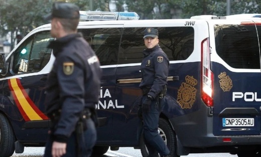 الإطاحة بشبكة تهجير مغاربة واستغلالهم في معامل سرية لصنع الحلويات بمالقة الإطاحة بشبكة تهجير مغاربة واستغلالهم في معامل سرية لصنع الحلويات بمالقة