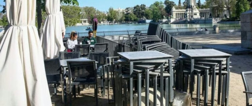تفكيك شبكة إسبانية غريبة لسرقة كراسي المقاهي وتهريبها إلى المغرب تفكيك شبكة إسبانية غريبة لسرقة كراسي المقاهي وتهريبها إلى المغرب