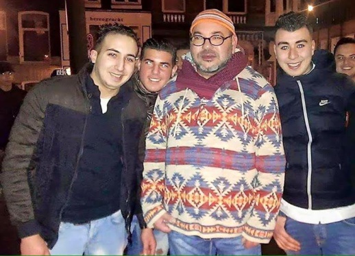 الملك يلتقي الجالية الهولندية ويلتقط صورا بشوارع أمستردام