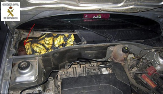 صور.. الشرطة الإسبانية تلقي القبض على 4 مغاربة من مهربي البشر بمليلية صور.. الشرطة الإسبانية تلقي القبض على 4 مغاربة من مهربي البشر بمليلية