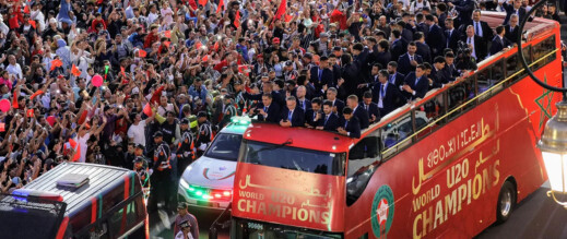 لاعبو المنتخب الوطني يشيدون بالعناية الملكية ويعدون بمزيد من الإنجازات لاعبو المنتخب الوطني يشيدون بالعناية الملكية ويعدون بمزيد من الإنجازات
