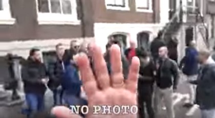 شجار الحارس الخاص للملك مع مصور شجار الحارس الخاص للملك مع مصور