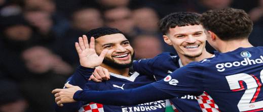 الصيباري يقود آيندهوفن لفوز مثير على فاينورد بثلاثية تاريخية