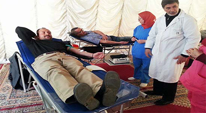 بالصور.. مواطنون يتبرعون بالدم في حملة تحت شعار لنجعل من العروي مدينة رائدة في مجال التبرع بالصور.. مواطنون يتبرعون بالدم في حملة تحت شعار لنجعل من العروي مدينة رائدة في مجال التبرع