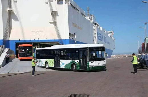 المغرب يستلم الدفعة الأولى من الحافلات لتعزيز النقل الحضري