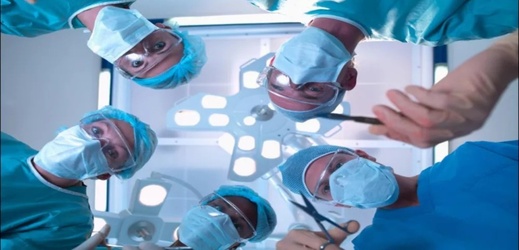 إعلانات مشبوهة على شبكات التواصل تروج لعمليات جراحية غير آمنة