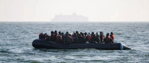 أسر مغربية تناشد السلطات بعد انقطاع الاتصال بقارب هجرة يضم 51 شخصًا أسر مغربية تناشد السلطات بعد انقطاع الاتصال بقارب هجرة يضم 51 شخصًا