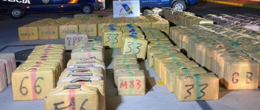 تعاون أمني بين المغرب وإسبانيا يطيح بشبكتين دوليتين لتهريب الحشيش تعاون أمني بين المغرب وإسبانيا يطيح بشبكتين دوليتين لتهريب الحشيش