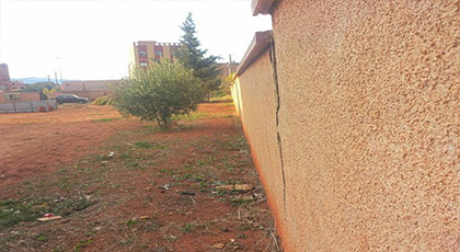 سور آيل للسقوط جراء الهزات الأرضية يهدد تلاميذ مؤسستين تربويتين بجماعة تمسمان سور آيل للسقوط جراء الهزات الأرضية يهدد تلاميذ مؤسستين تربويتين بجماعة تمسمان