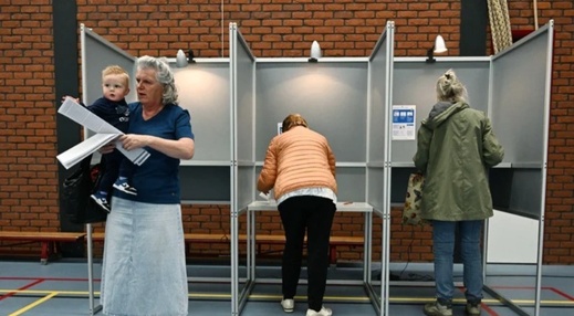 هل يصوت المغاربة في هولندا لصالح الاستقرار؟ الديمقراطيون 66 يتقدم على اليمين المتطرف