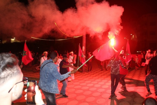 احتفالات عارمة بإقليم الحسيمة بعد التصويت التاريخي لمجلس الأمن لصالح الحكم الذاتي بالصحراء المغربية احتفالات عارمة بإقليم الحسيمة بعد التصويت التاريخي لمجلس الأمن لصالح الحكم الذاتي بالصحراء المغربية