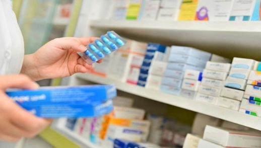 الصيادلة يطالبون بالحق في استبدال الدواء للمريض دون حاجة لموافقة الطبيب الصيادلة يطالبون بالحق في استبدال الدواء للمريض دون حاجة لموافقة الطبيب