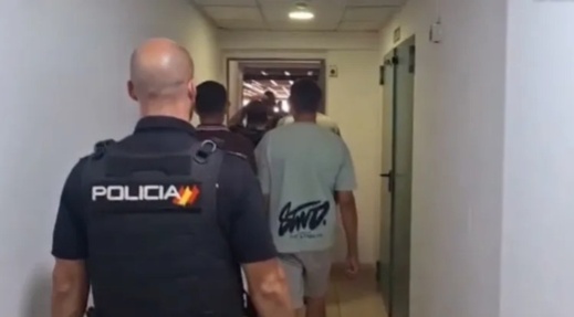 شكوى مجهولة تطيح بشبكة كبيرة لتهريب الحشيش من المغرب إلى إسبانيا شكوى مجهولة تطيح بشبكة كبيرة لتهريب الحشيش من المغرب إلى إسبانيا