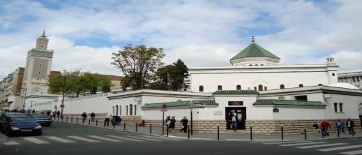 الأوقاف تخصص ميزانية ضخمة لـ 18 جمعية إسلامية في أوروبا وكندا بهدف "التأطير الديني" للمغاربة